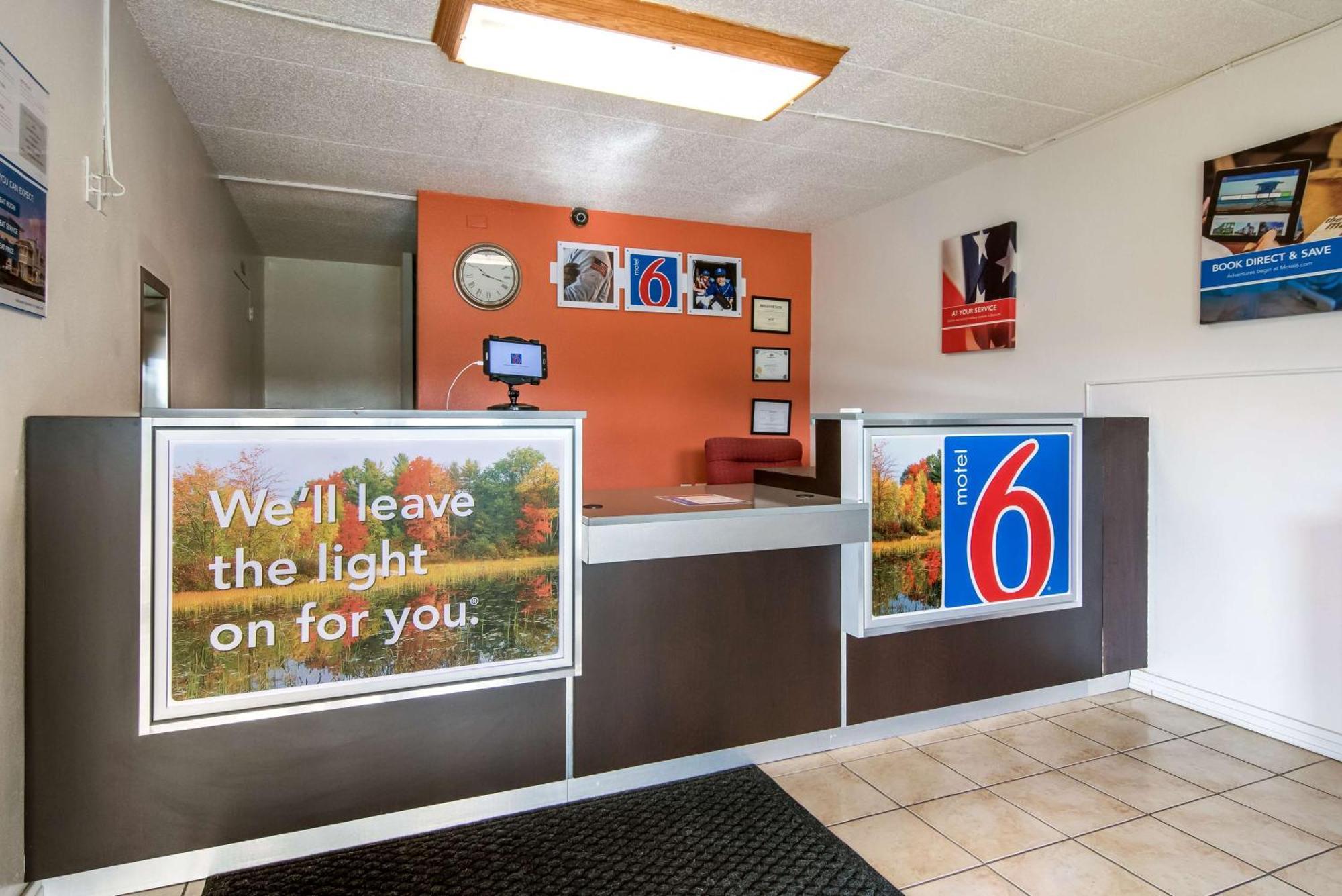 Motel 6-New Stanton, Pa Eksteriør bilde