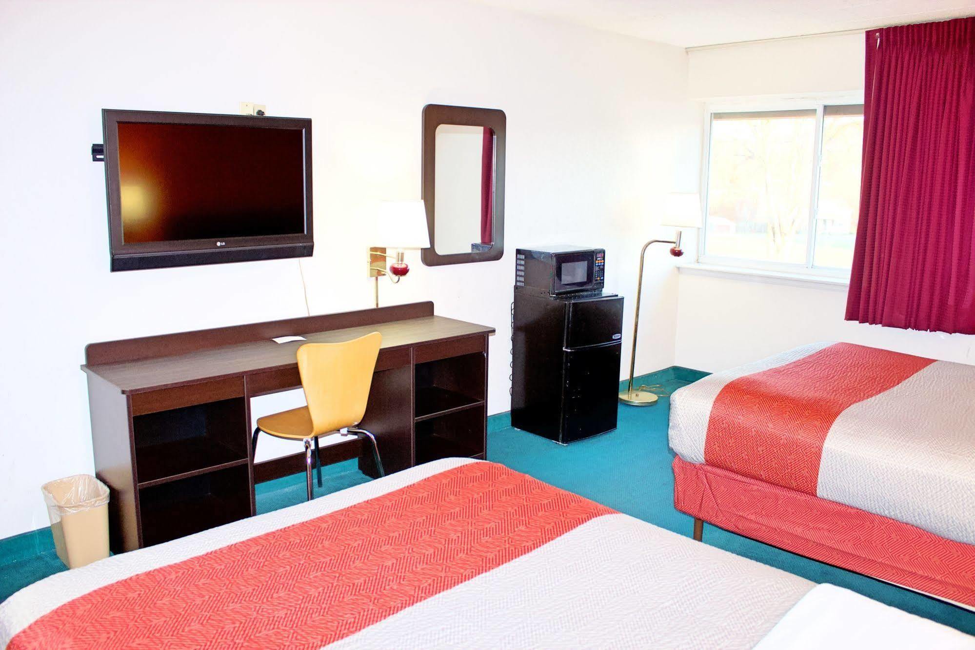 Motel 6-New Stanton, Pa Eksteriør bilde