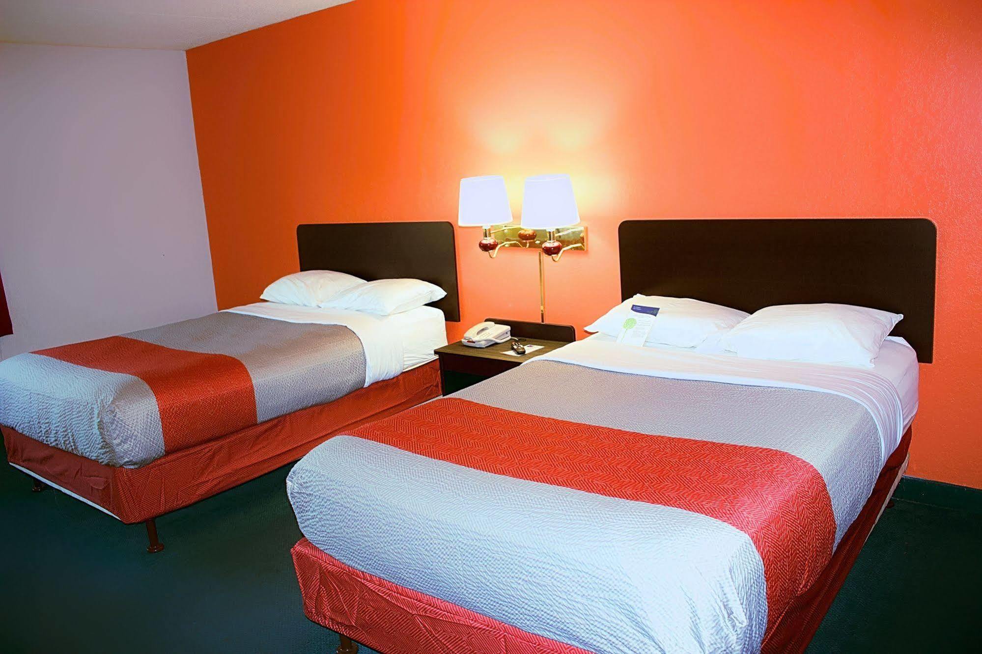 Motel 6-New Stanton, Pa Eksteriør bilde