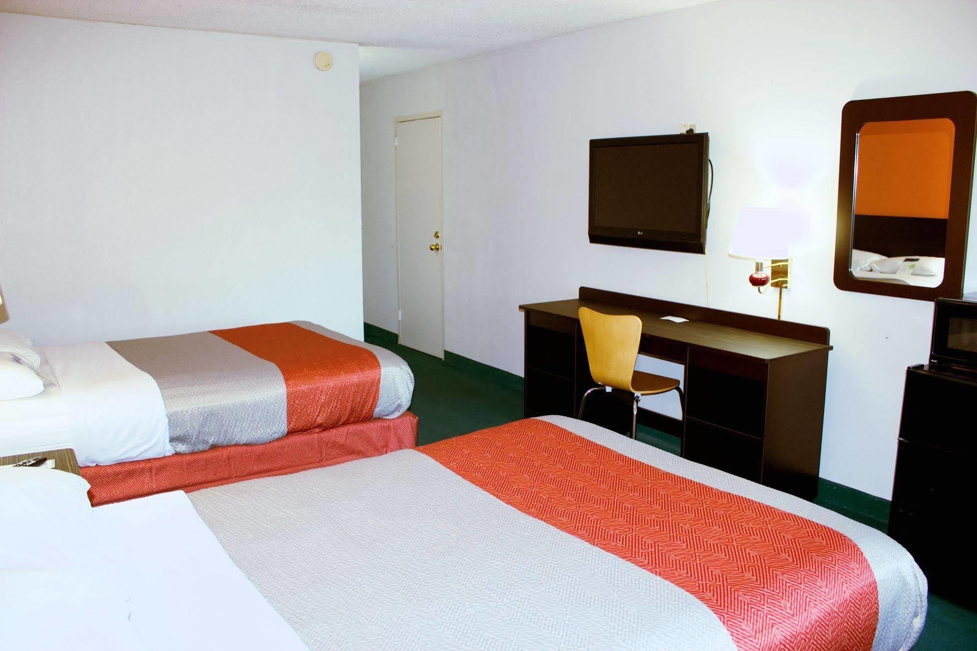 Motel 6-New Stanton, Pa Eksteriør bilde