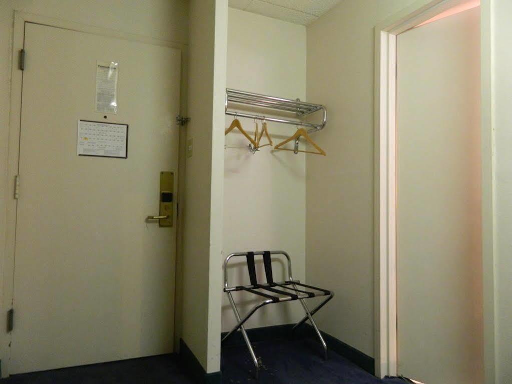Motel 6-New Stanton, Pa Eksteriør bilde