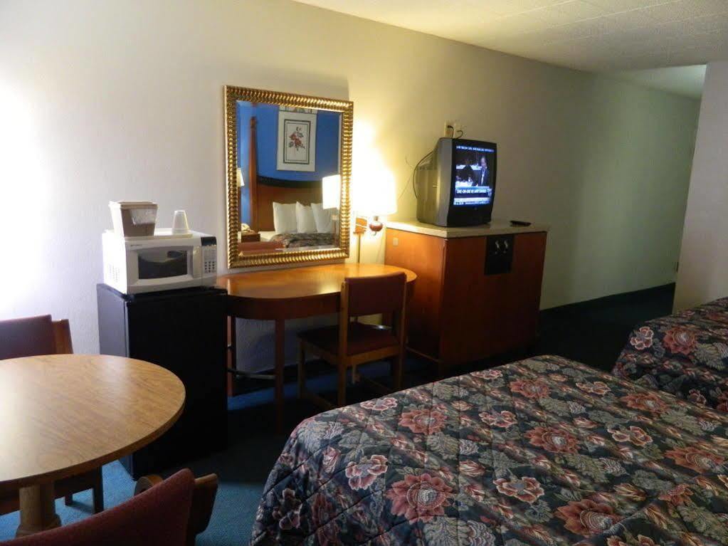 Motel 6-New Stanton, Pa Eksteriør bilde