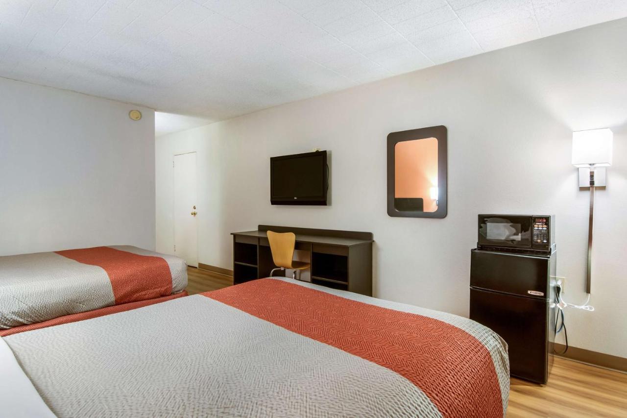 Motel 6-New Stanton, Pa Eksteriør bilde