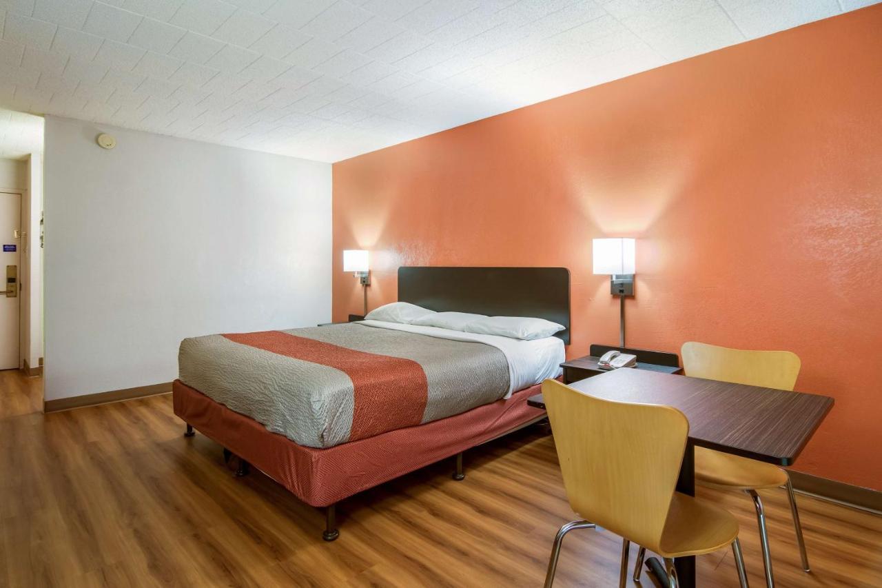 Motel 6-New Stanton, Pa Eksteriør bilde